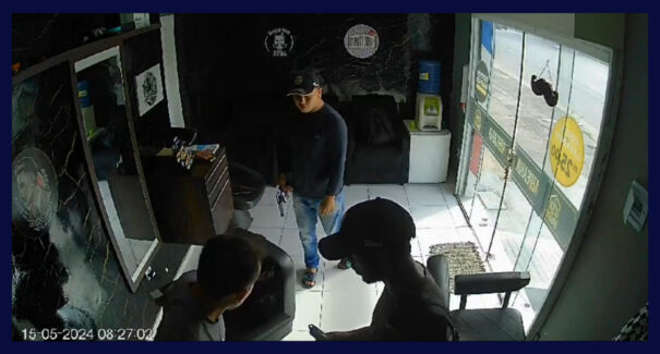 Assaltantes armados invadem barbearia no bairro Cohab Anil, em São Luís