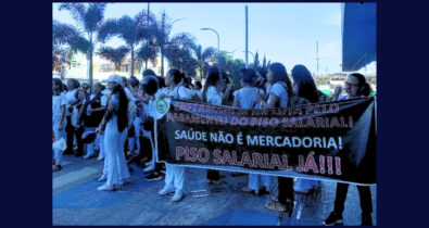 Enfermeiros da rede particular fazem manifestação por pagamento nesta segunda (27) em São Luís
