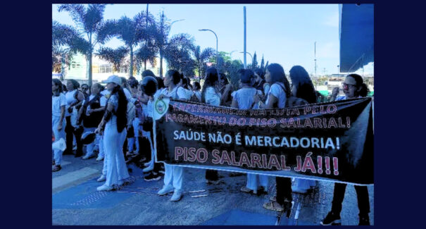 Enfermeiros da rede particular fazem manifestação por pagamento nesta segunda (27) em São Luís