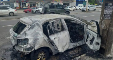 Vídeo: carro é destruído em incêndio na Avenida dos Franceses, em São Luís