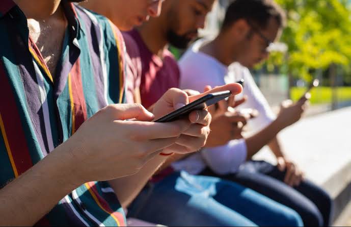 Correção em dados revela queda de jovens fora da escola e do mercado de trabalho