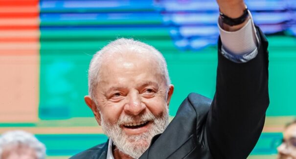Lula diz que não fará ajuste fiscal em cima dos mais pobres