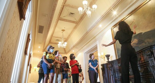 Museu do Palácio dos Leões é reaberto para visitação com acervo restaurado