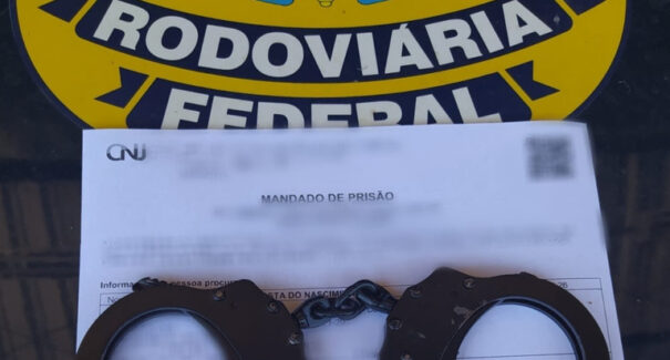 PRF prende foragido com mandados por homicídio em blitz na BR-230