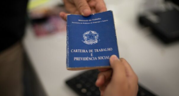 Nordeste lidera queda do desemprego no Brasil e atinge patamar histórico em 2025
