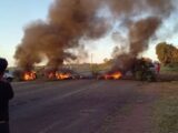 Motoristas bloqueiam trecho da BR-135 em protesto, em Miranda do Norte