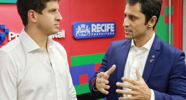 Duarte conhece projetos e troca experiências com João Campos em Recife
