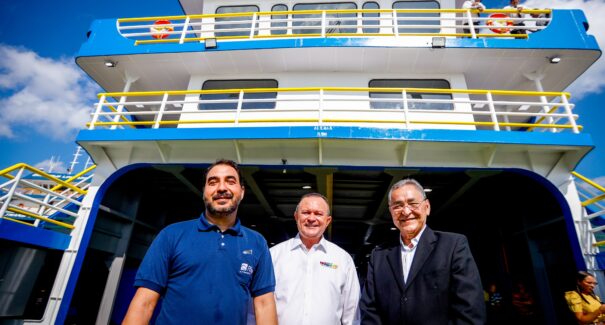 Brandão entrega mais um ferryboat para travessia entre a Ponta da Espera e o Cujupe