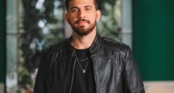 Gustavo Mioto se apresenta no Bumba Meu São João