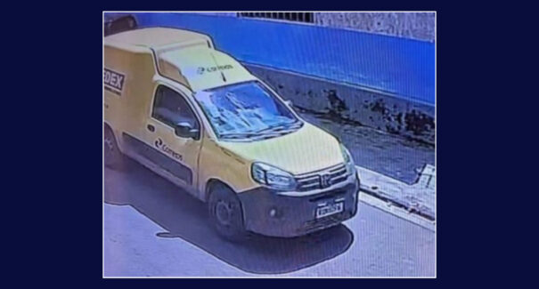 Criminosos roubam carro dos Correios e o utilizam para praticar assaltos