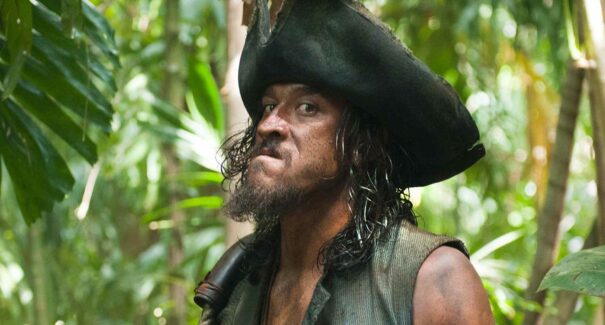 Ator de ‘Piratas do Caribe’ morre aos 49 anos após ataque de tubarão no Havaí