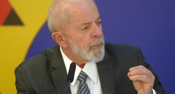 “Responsabilidade é do presidente”, diz Lula em post de 2022 sobre combustíveis