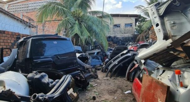 Dono de sucata é preso em flagrante por desmanche de veículo roubado