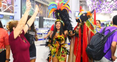 Passageiros são recepcionados com atrações juninas no aeroporto de São Luís