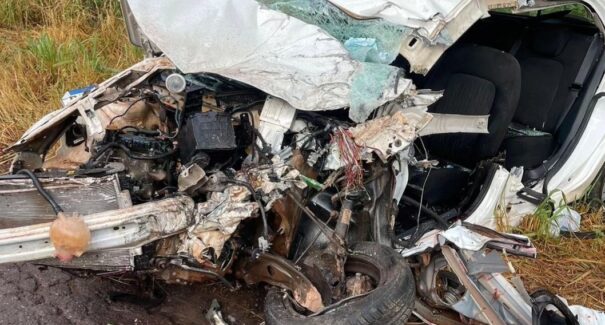 Acidente com ônibus deixa vítimas presas a ferragens na BR-010
