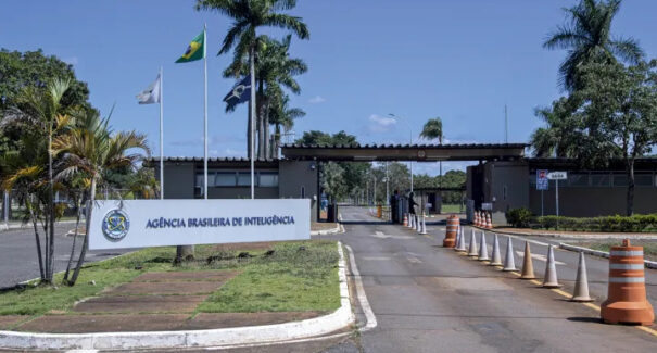 PF indicia Carlos Bolsonaro e Alexandre Ramagem no inquérito de investigação da “Abin Paralela”