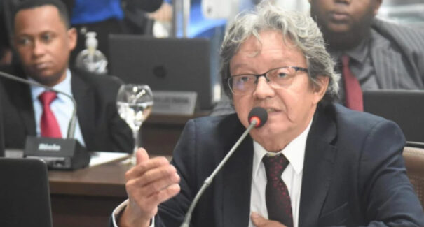 Câmara aprova ônibus gratuito para pessoas com doenças intestinais