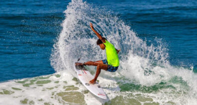 Maranhense Kadu Pakinha se destaca em competição de surf no RJ