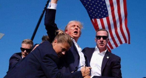 Duas pessoas morreram após os disparos no comício de Donald Trump, incluindo um suposto atirador