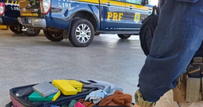 Passageira de ônibus é presa com 12kg de cocaína na BR-316, em Caxias