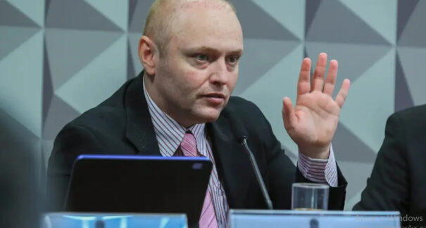 Hacker é condenado a prisão por afirmar que Bolsonaro ordenou grampo de Moraes