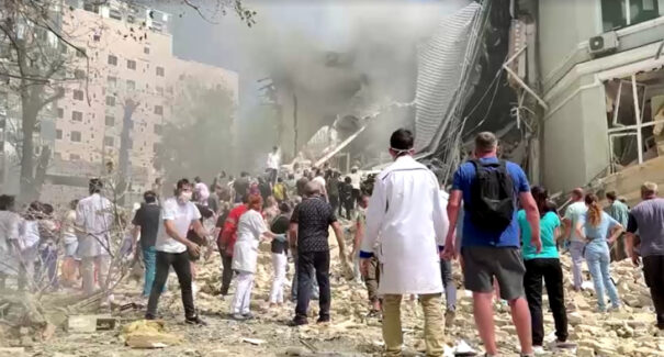 Ataques russos matam 28 na Ucrânia; hospital infantil foi alvo de mísseis
