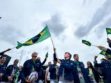 Uniforme brasileiro na abertura das Olimpíadas provoca críticas e elogios na web