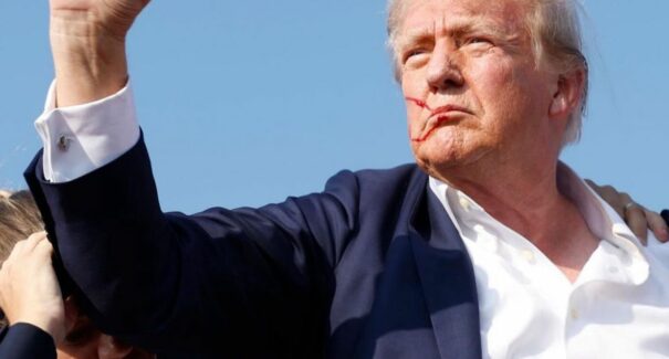 Donald Trump é alvo de suposto ataque durante comício