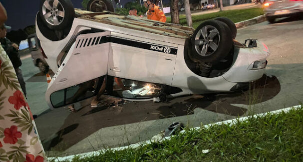 Motorista fica ferido em capotamento na Avenida dos Franceses, em São Luís