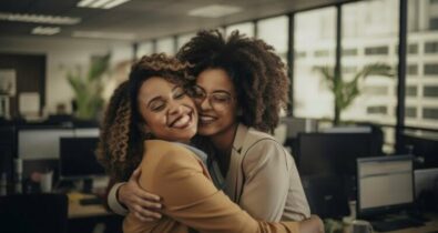 Dia do Amigo: 70% dos brasileiros cultivam boas amizades no ambiente de trabalho