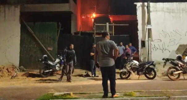 Incêndio atinge centro comercial em Paço do Lumiar; chamas são controladas