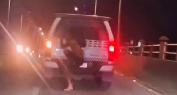 Vídeo: preso salta de viatura da Polícia Militar em São Luís