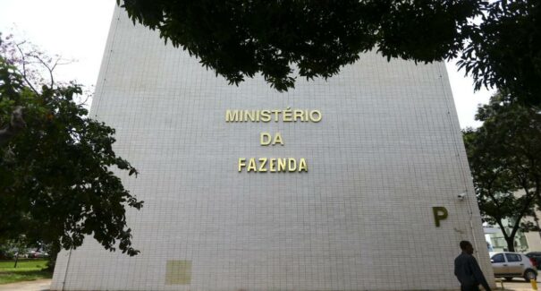 Medida provisória prevê corte bilionário em despesas para equilibrar alta do IOF