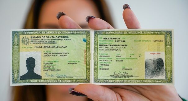 Dez milhões de brasileiros têm a nova Carteira de Identidade Nacional