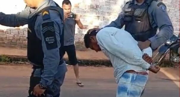 Homem mata e corta órgão genital do amigo após encontrá-lo com ex- companheira
