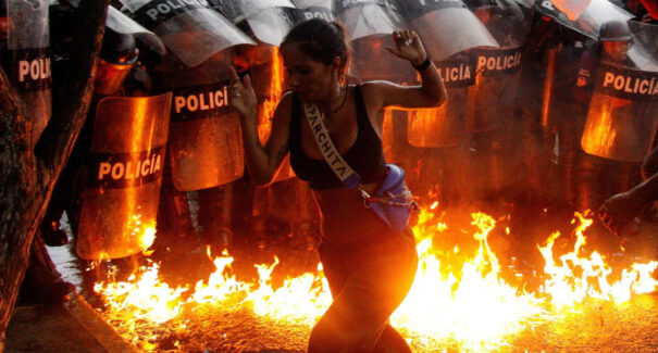 Protestos contra Maduro se espalham na Venezuela; oposição alega fraude eleitoral