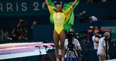 Rebeca Andrade conquista a prata no individual geral na ginástica