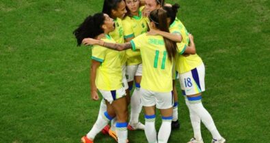 Brasil goleia a Espanha e vai em busca do ouro no futebol feminino