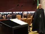 Após vazamento de mensagens, parlamentares pedem impeachment de Moraes