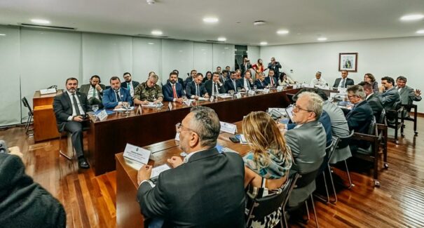 Governo e estados vão focar ações em 21 municípios responsáveis por mais da metade dos incêndios amazônicos