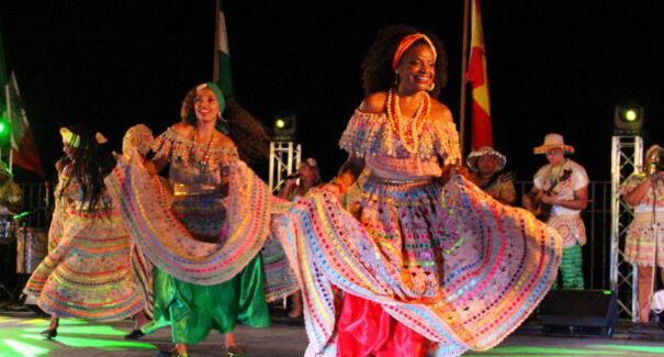 Companhia Barrica dá show em apresentação na Espanha