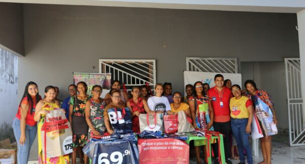 Mulheres da Cidade Olímpica beneficiadas com a “Oficina de Resignificação de Lonas Potiguar”