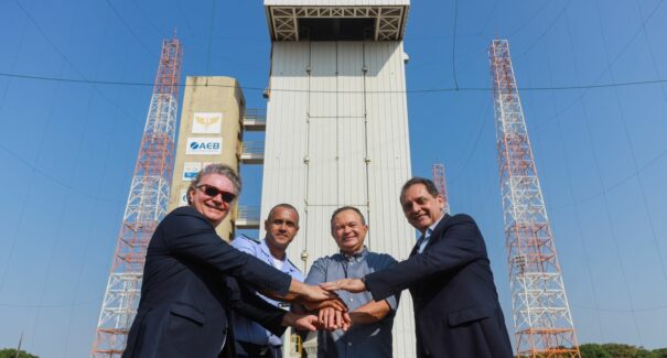 Brandão e o ministro do STJ Reynaldo Soares da Fonseca visitam o Centro de Lançamento de Alcântara