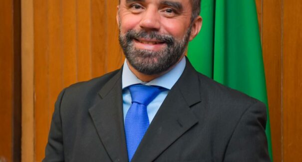 “O petróleo é a energia mais simples e fácil de extrair e está no nosso quintal”