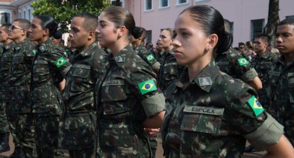 Novo decreto regula serviço militar voluntário feminino