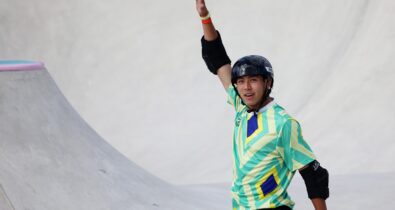 Augusto Akio conquista o bronze no skate park nas Olimpíadas