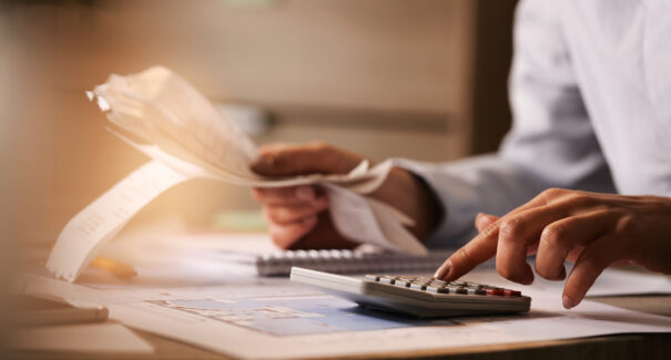 63,4% usam até R$ 300 do FGTS para pagar contas: como fazer
