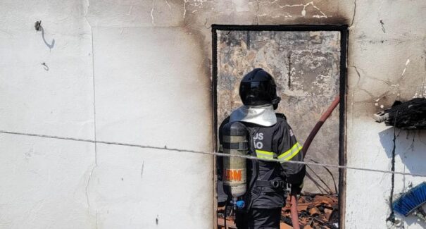 Incêndio atinge residência na Cohab, em São Luís