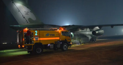 FAB cede avião para auxiliar no combate ao fogo no interior paulista