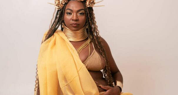 Rapper Pantera Black celebra sua primeira gravidez com o lançamento do single ‘Blessed’